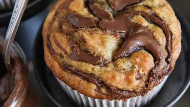 MINI BANANA NUTELLA MUFFINS
