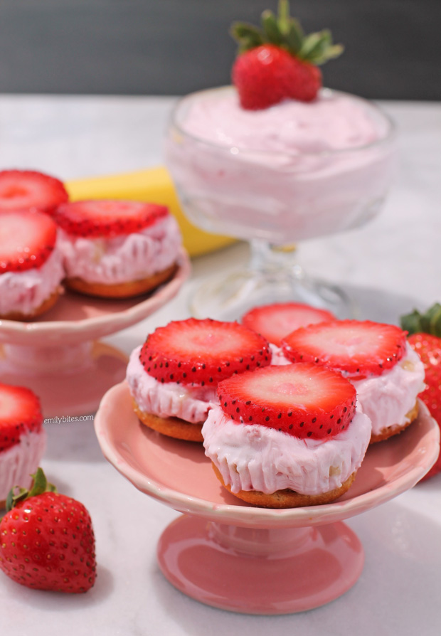 Strawberry Banana Frozen Yogurt Bites - Free Style in KItchen