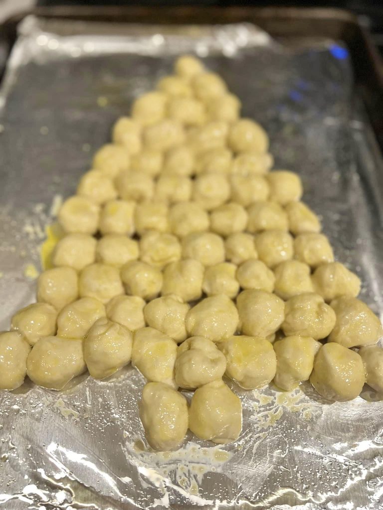 Pull Apart Cheesy Christmas Tree garlic bread