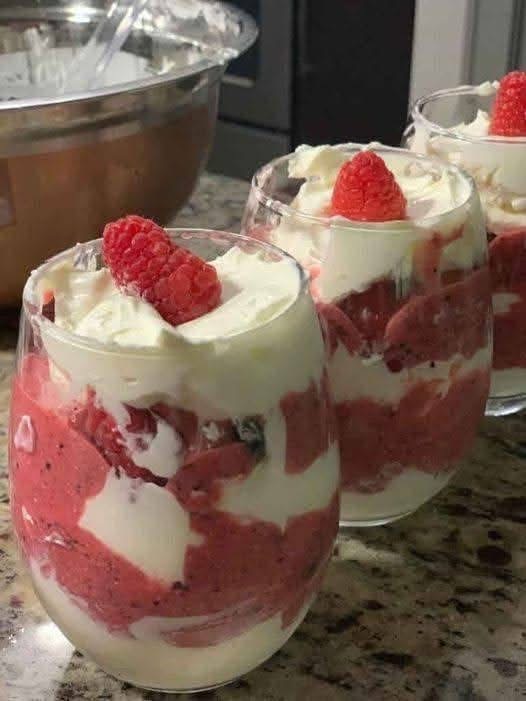 WW-Friendly Berry Cheesecake Parfaits